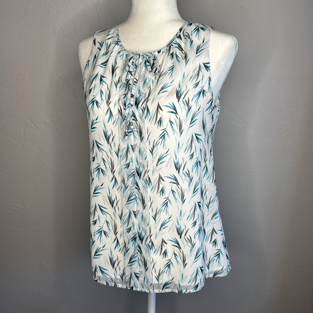Sleeveless work top white with blue palm detail